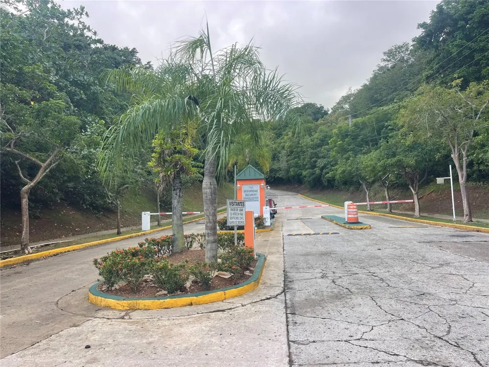 Cond.180 Carretera 194 PR 180- CARR. ESTATAL NO. 194 ESTATES #Q-206 Fajardo, PR 00738