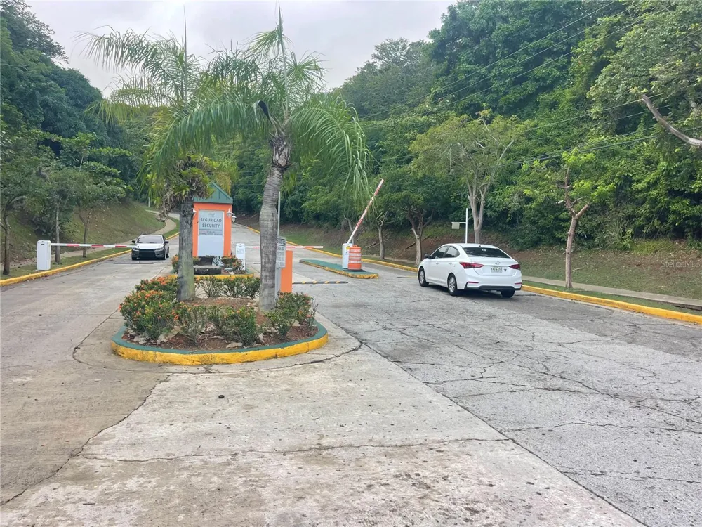 Cond.180 Carretera 194 PR 180- CARR. ESTATAL NO. 194 ESTATES #Q-206 Fajardo, PR 00738