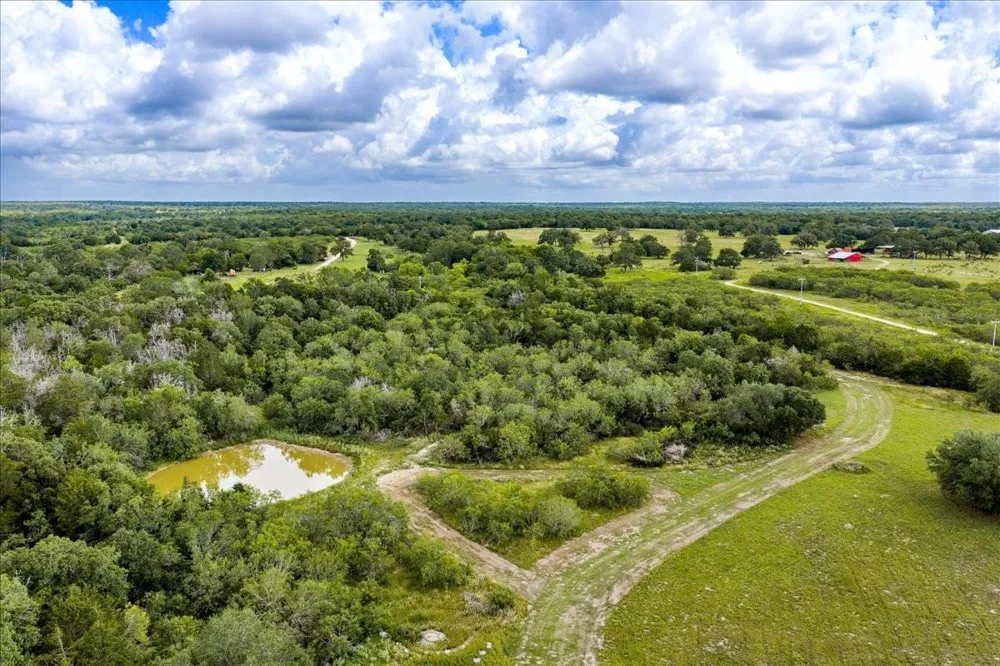 2845 Boehnke Road Muldoon, TX 78949