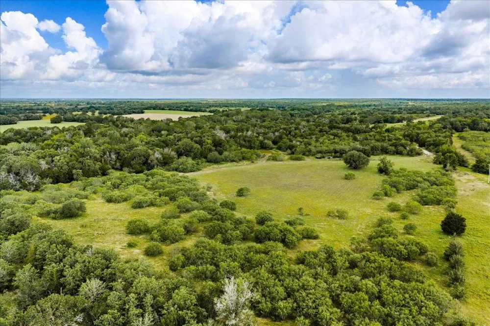 2845 Boehnke Road Muldoon, TX 78949