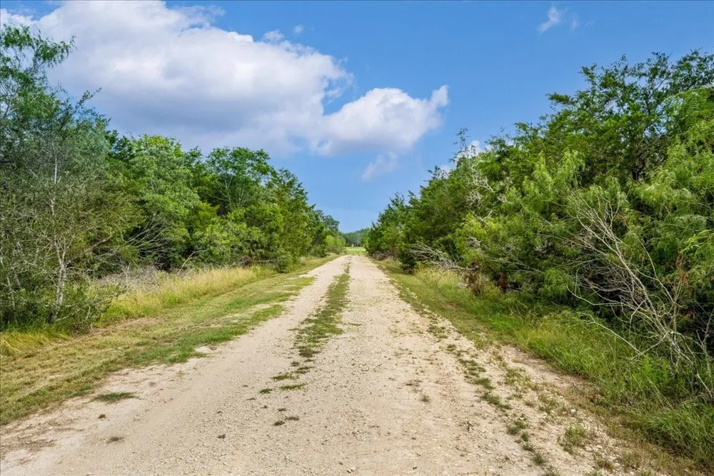 2845 Boehnke Road Muldoon, TX 78949
