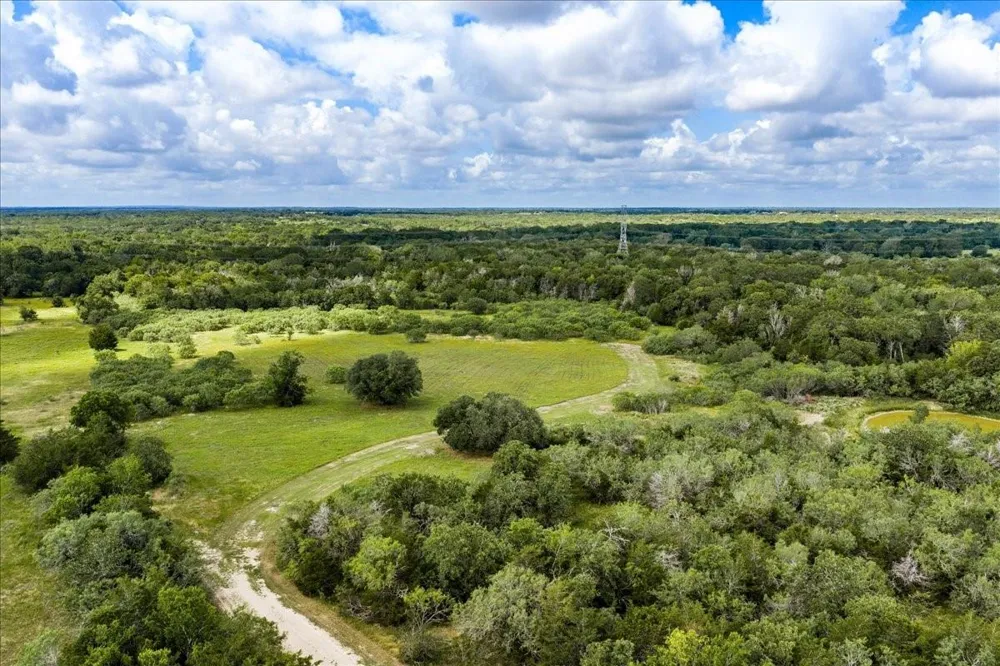 2845 Boehnke Road Muldoon, TX 78949