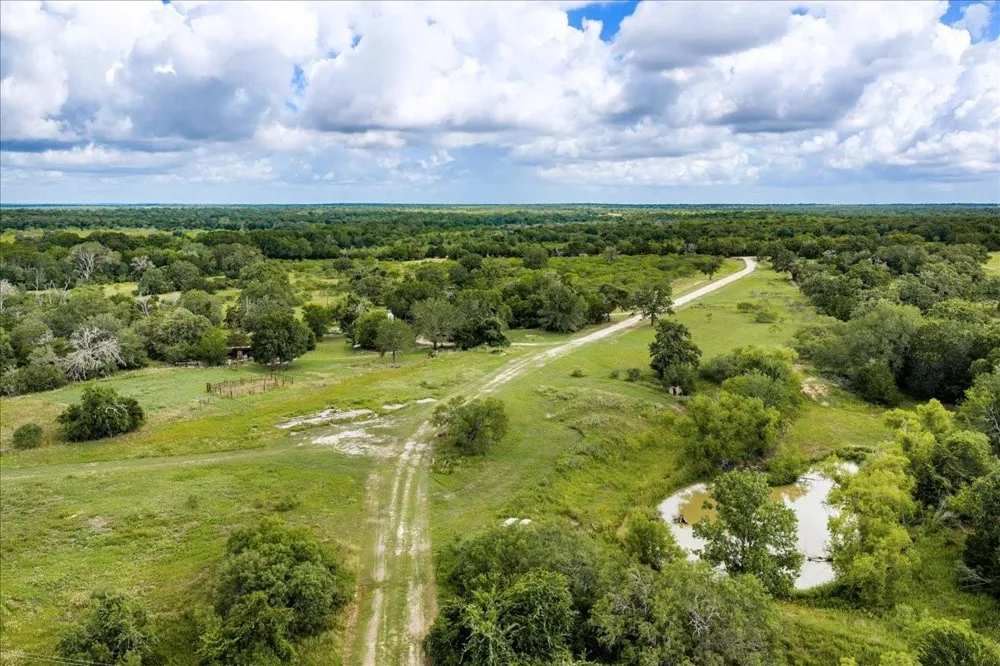 2845 Boehnke Road Muldoon, TX 78949
