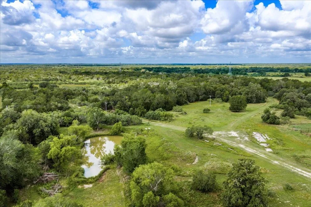 2845 Boehnke Road Muldoon, TX 78949
