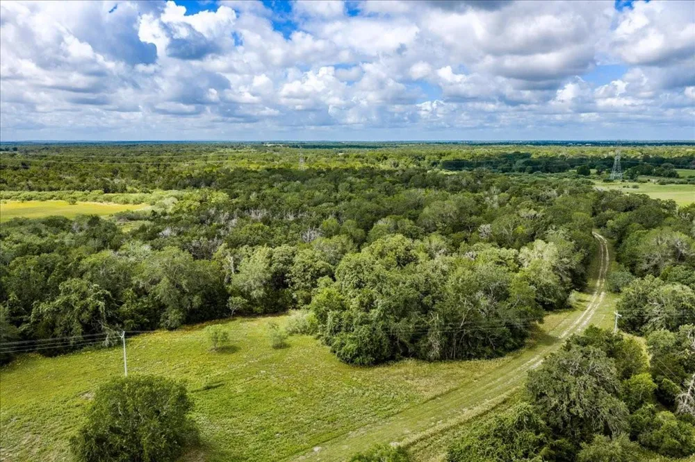 2845 Boehnke Road Muldoon, TX 78949