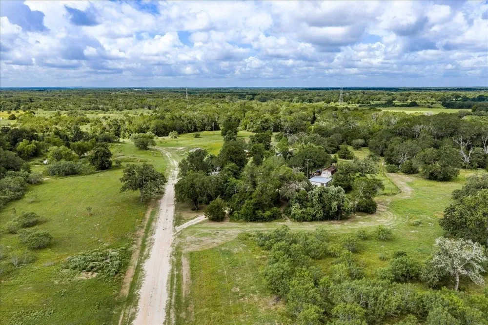 2845 Boehnke Road Muldoon, TX 78949