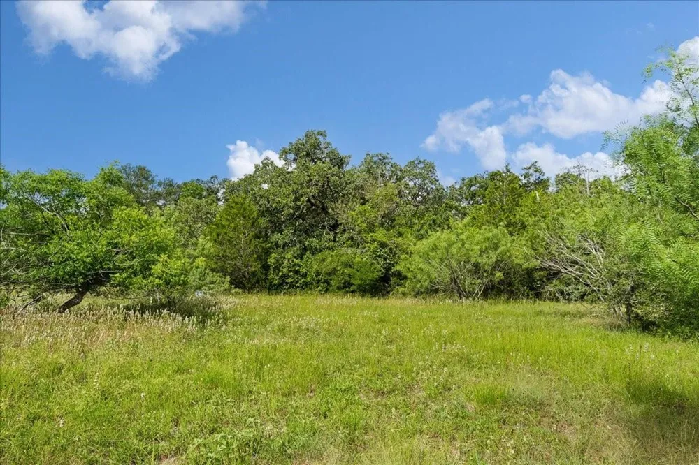 2845 Boehnke Road Muldoon, TX 78949