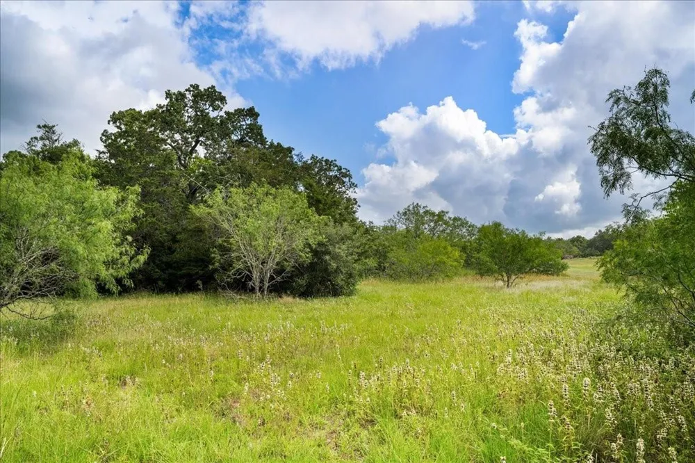 2845 Boehnke Road Muldoon, TX 78949