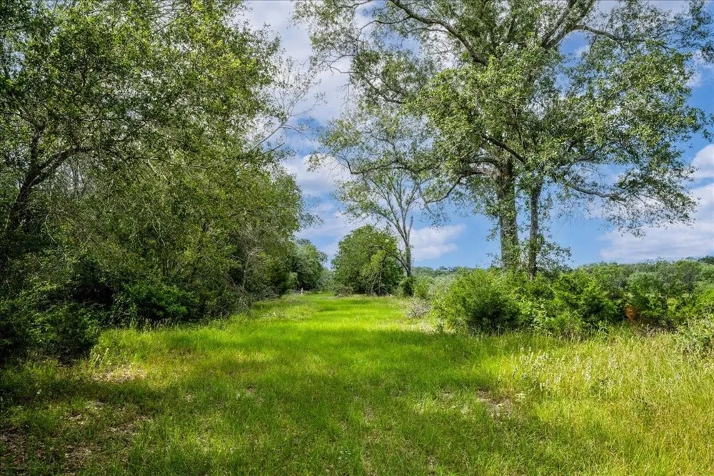 2845 Boehnke Road Muldoon, TX 78949