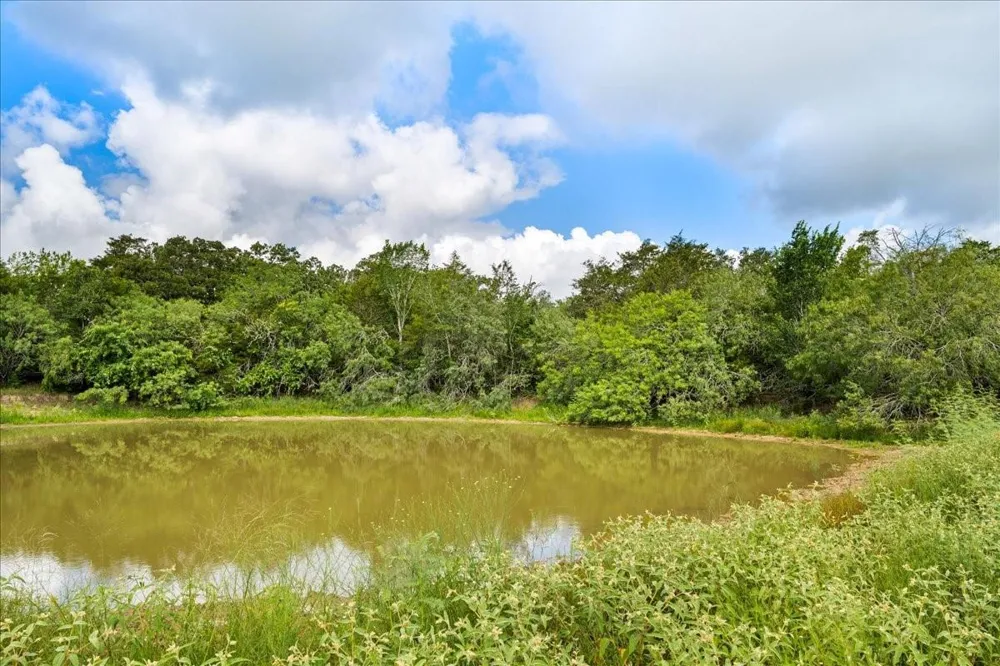 2845 Boehnke Road Muldoon, TX 78949