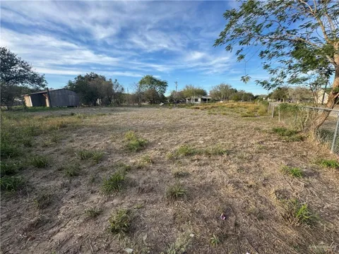 LT 2 W Maupin Street