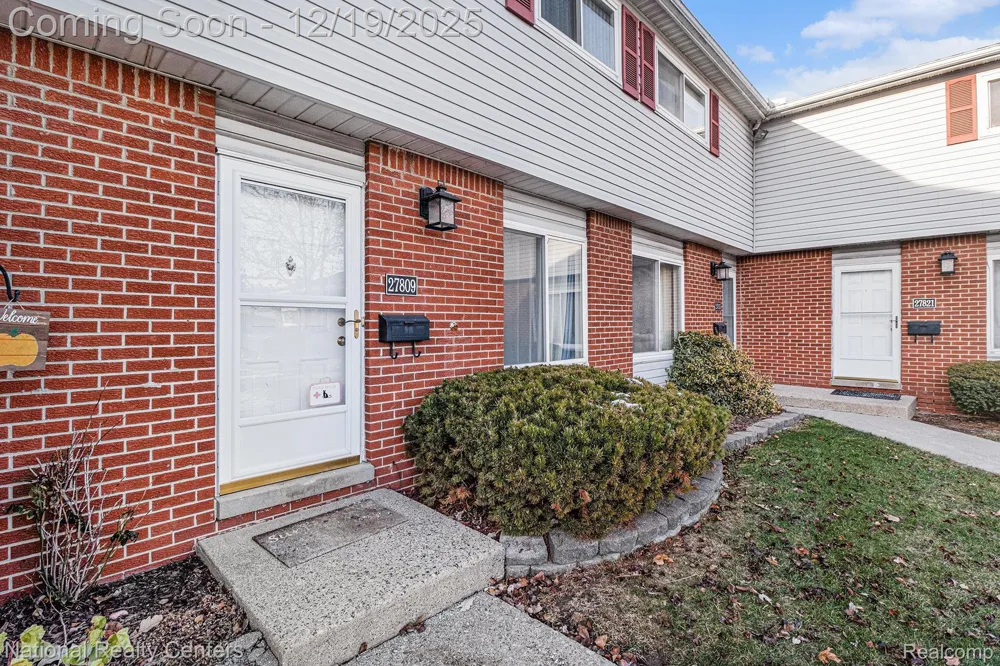 27809 Eastwick Sq. Roseville City, MI 48066