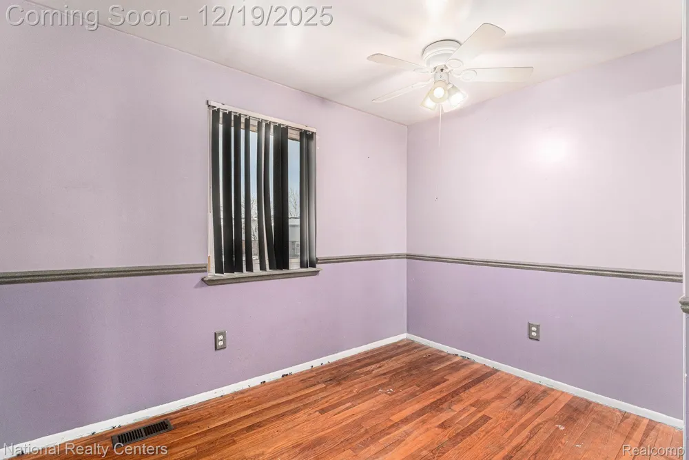 27809 Eastwick Sq. Roseville City, MI 48066
