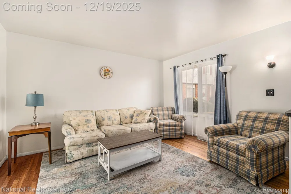 27809 Eastwick Sq. Roseville City, MI 48066