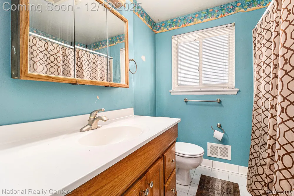 27809 Eastwick Sq. Roseville City, MI 48066