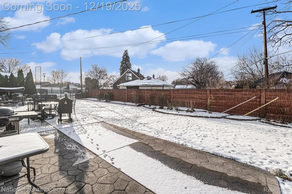 27809 Eastwick Sq. Roseville City, MI 48066
