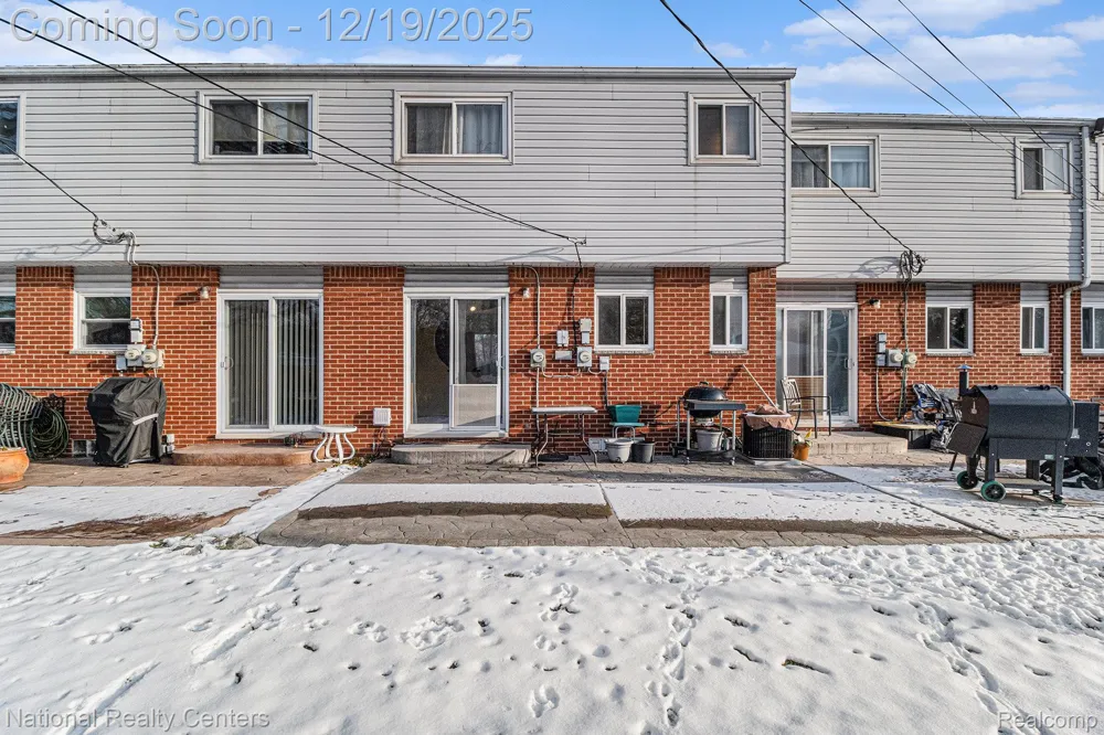 27809 Eastwick Sq. Roseville City, MI 48066