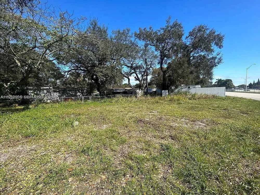 2451 NW 167th St Miami Gardens, FL 33056