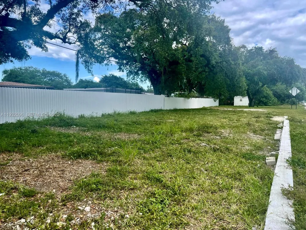2451 NW 167th St Miami Gardens, FL 33056