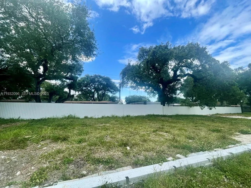 2451 NW 167th St Miami Gardens, FL 33056