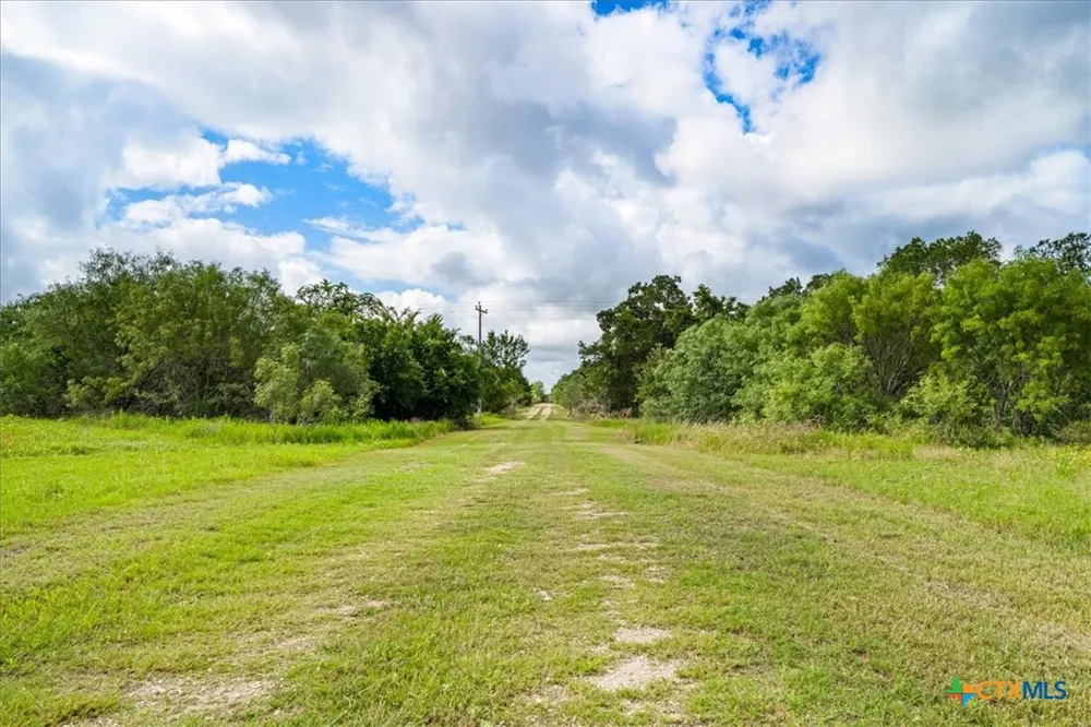 2845 Boehnke Road Flatonia, TX 78949