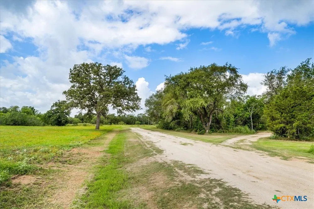 2845 Boehnke Road Flatonia, TX 78949
