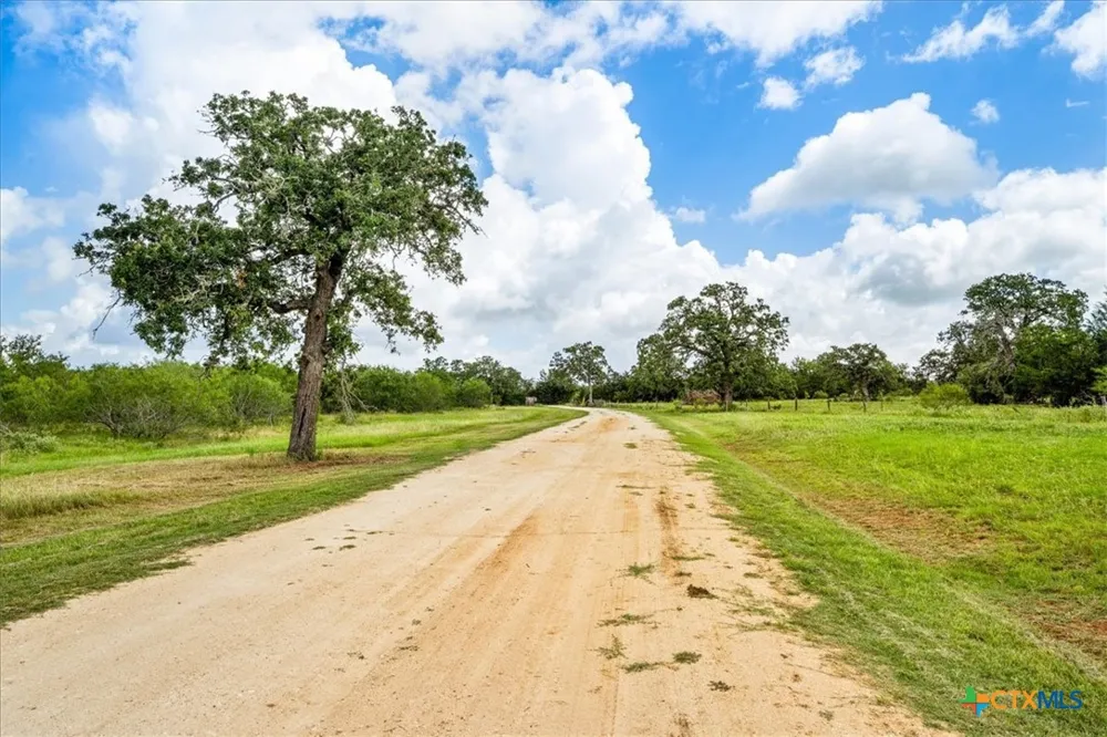 2845 Boehnke Road Flatonia, TX 78949