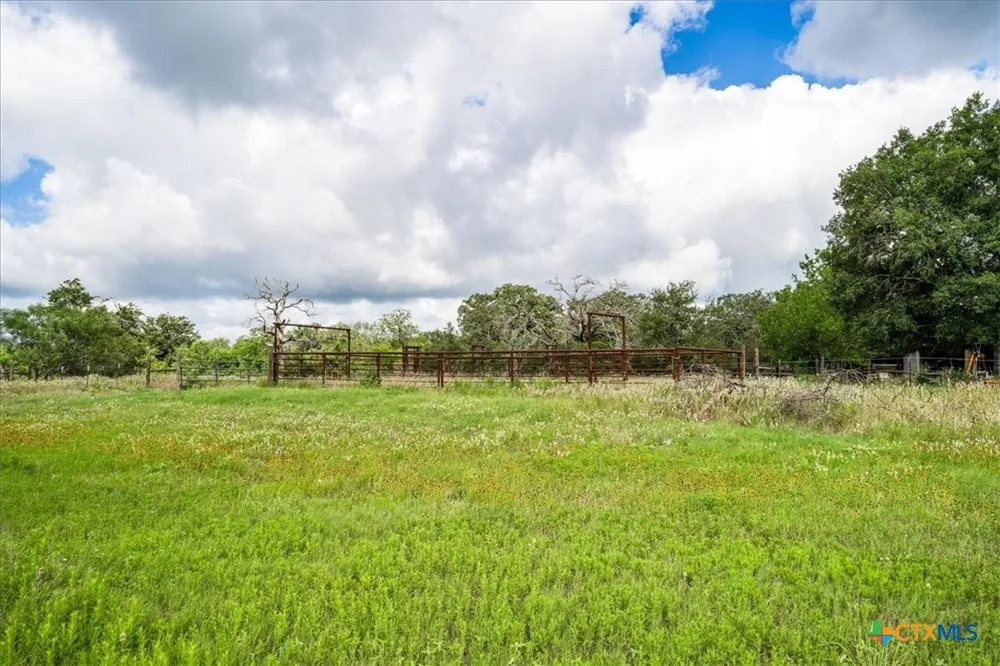 2845 Boehnke Road Flatonia, TX 78949