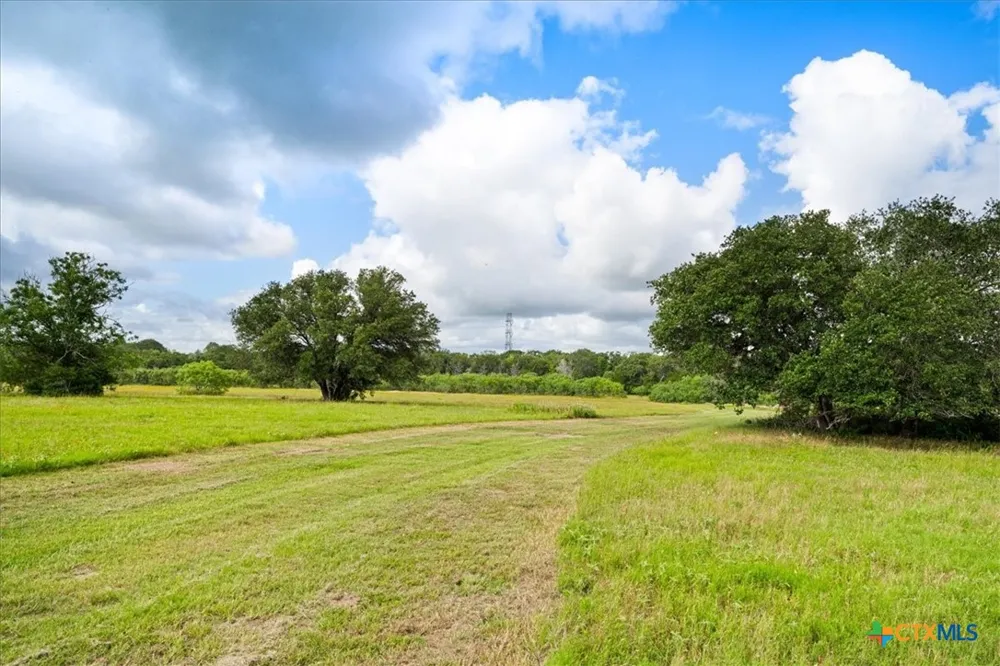 2845 Boehnke Road Flatonia, TX 78949