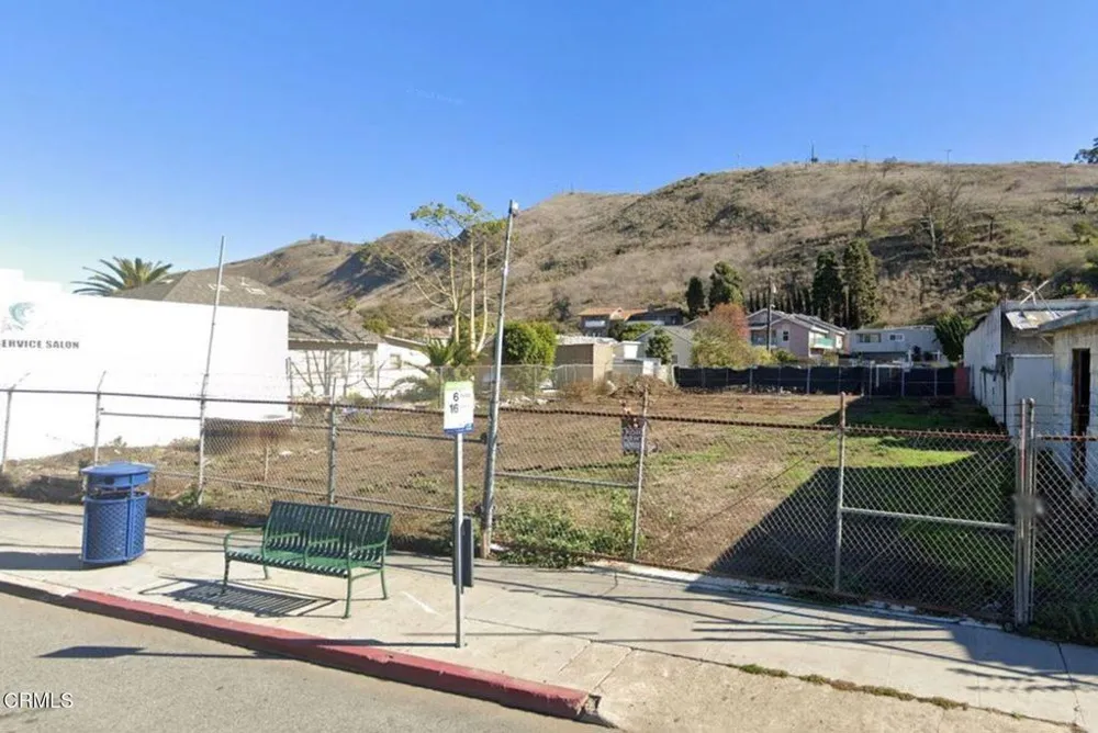320 Ventura Avenue Ventura, CA 93001
