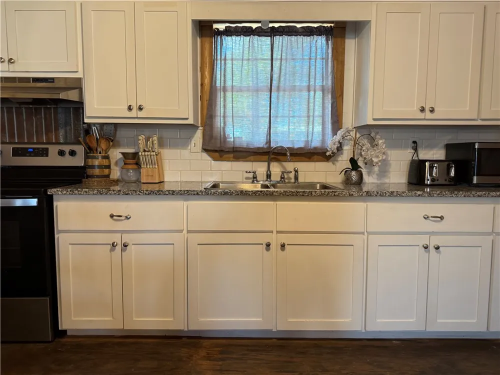 1503 Hill Street Three Rivers, TX 78071