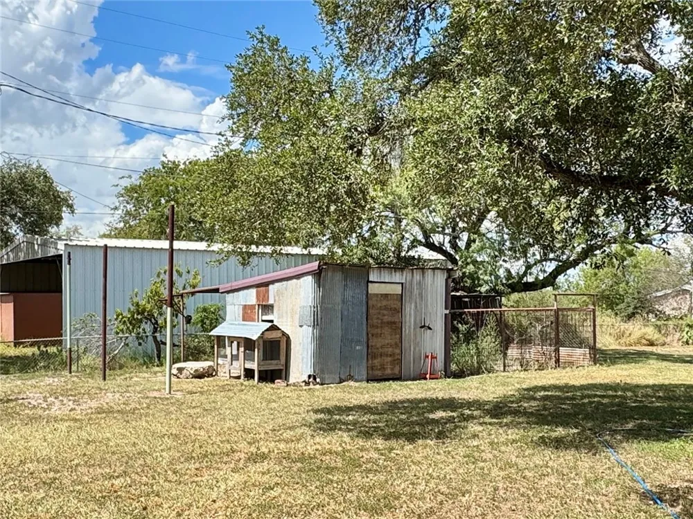 1503 Hill Street Three Rivers, TX 78071