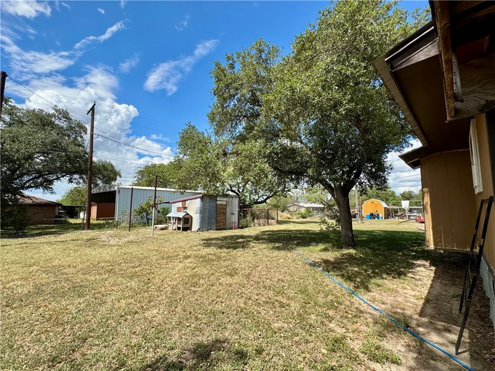 1503 Hill Street Three Rivers, TX 78071