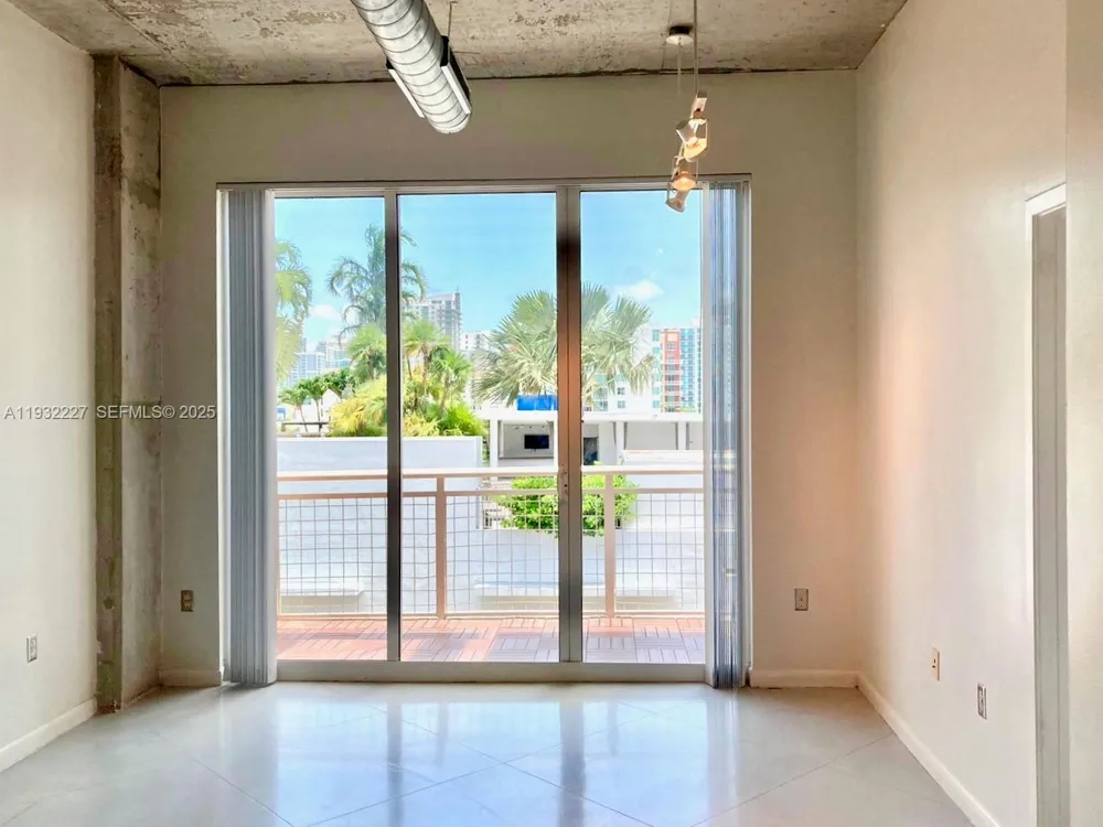 2001 Biscayne Blvd #2608 Miami, FL 33137