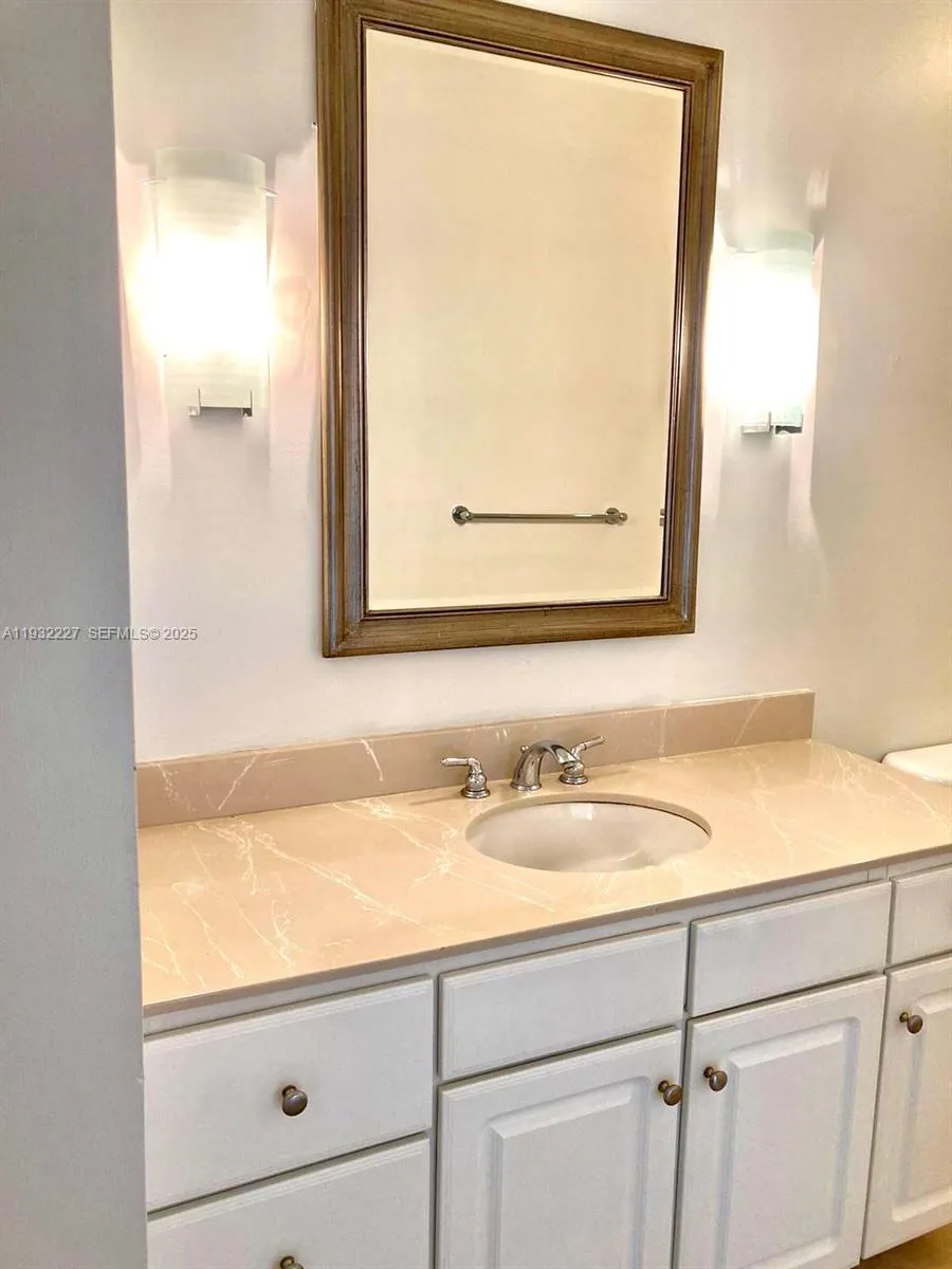2001 Biscayne Blvd #2608 Miami, FL 33137
