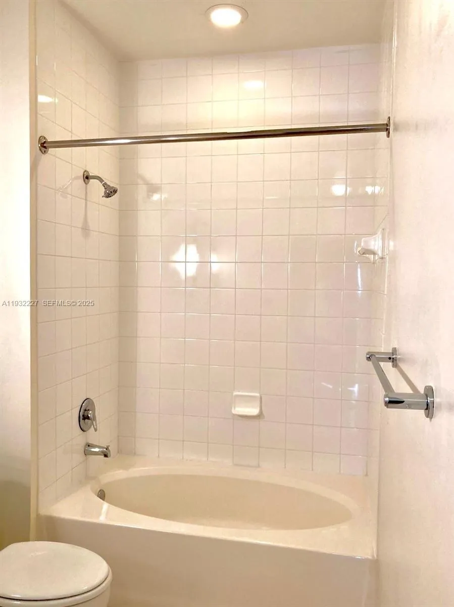 2001 Biscayne Blvd #2608 Miami, FL 33137