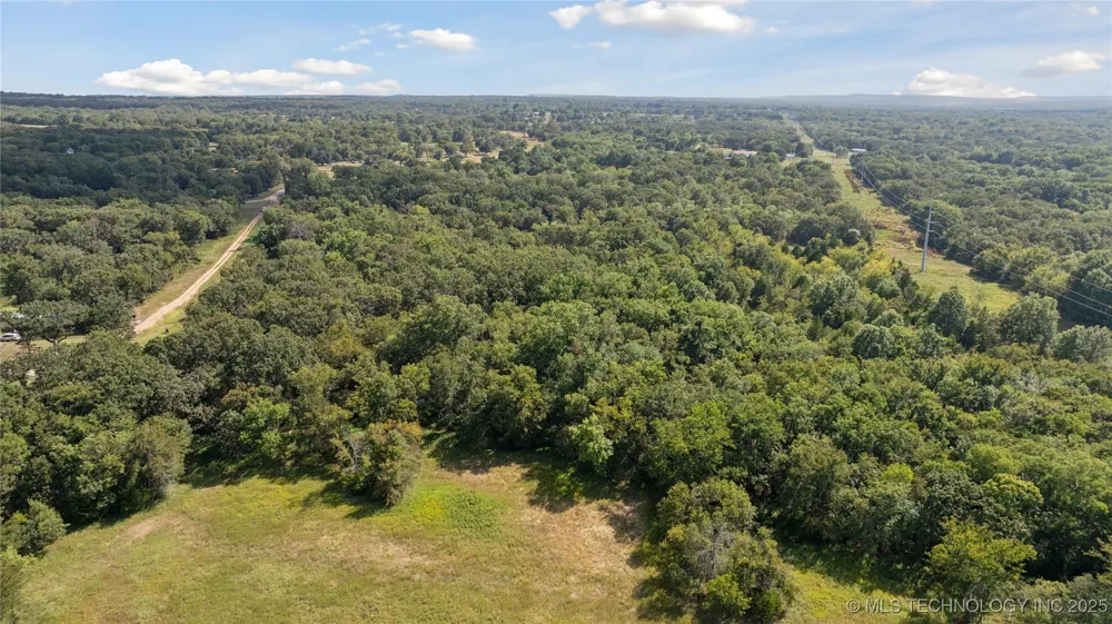 9 Fox Run Run Henryetta, OK 74437