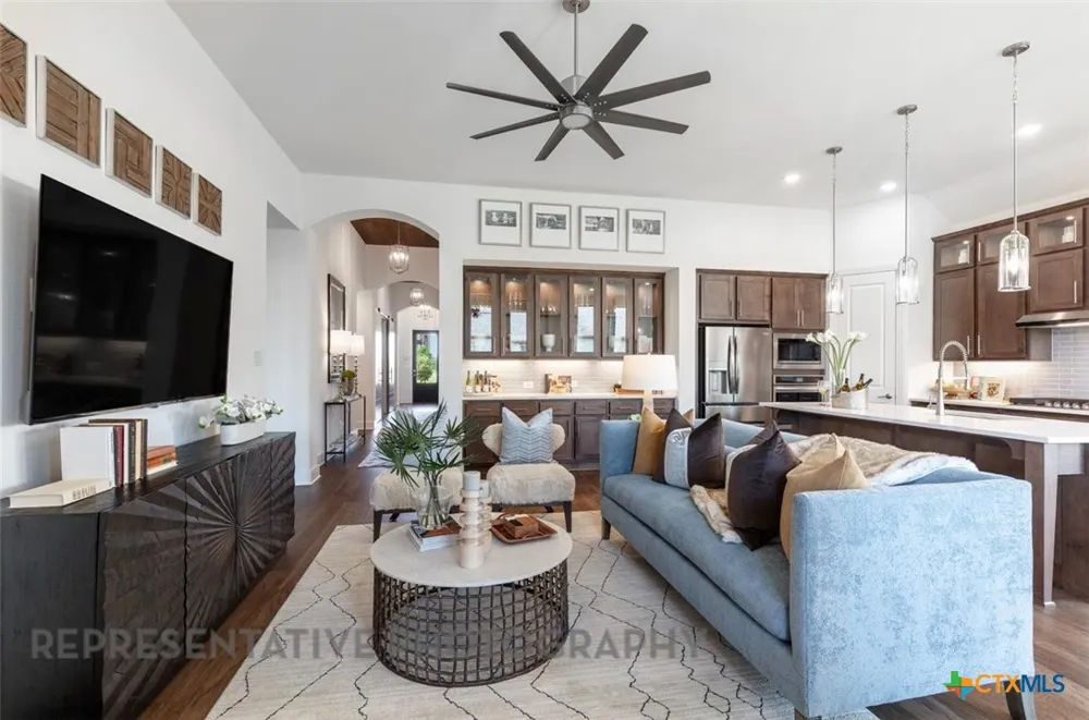 255 White Oak Castroville, TX 78009