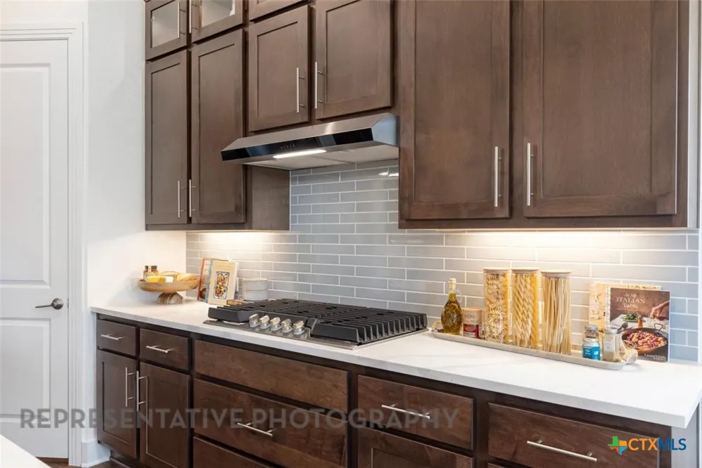 255 White Oak Castroville, TX 78009