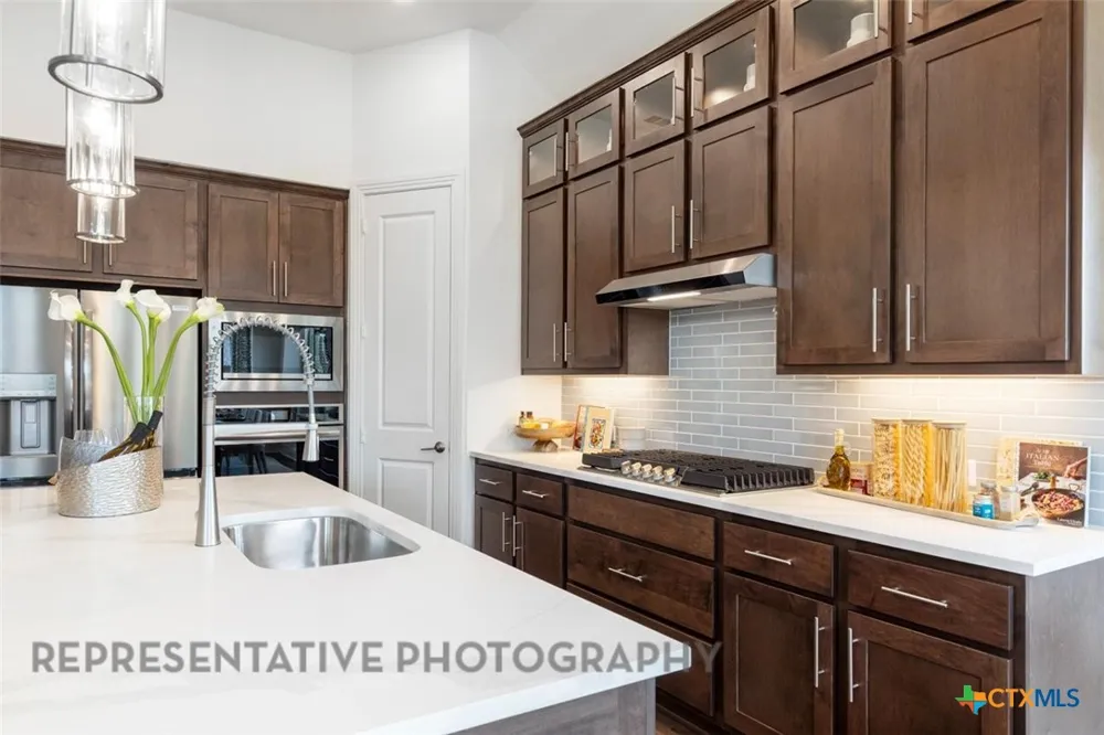255 White Oak Castroville, TX 78009