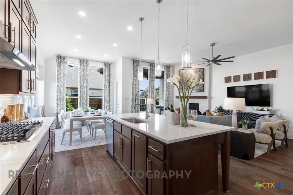 255 White Oak Castroville, TX 78009