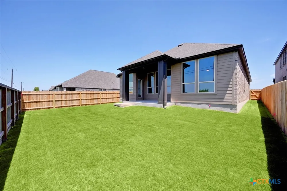 255 White Oak Castroville, TX 78009