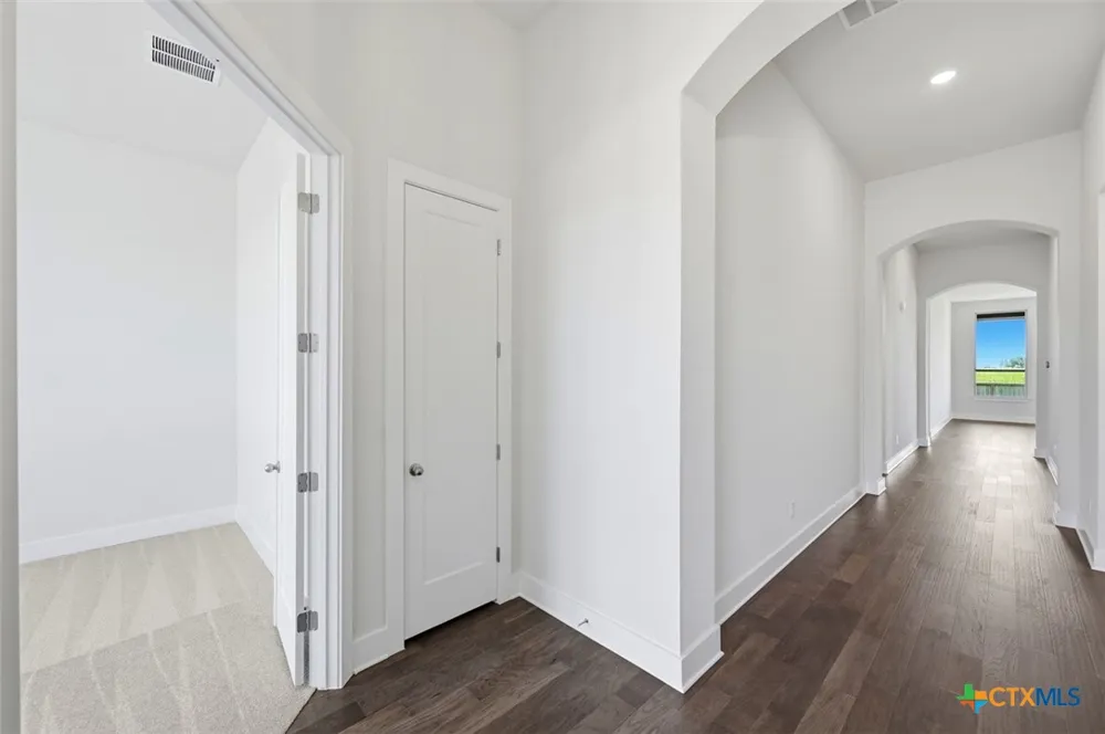 255 White Oak Castroville, TX 78009