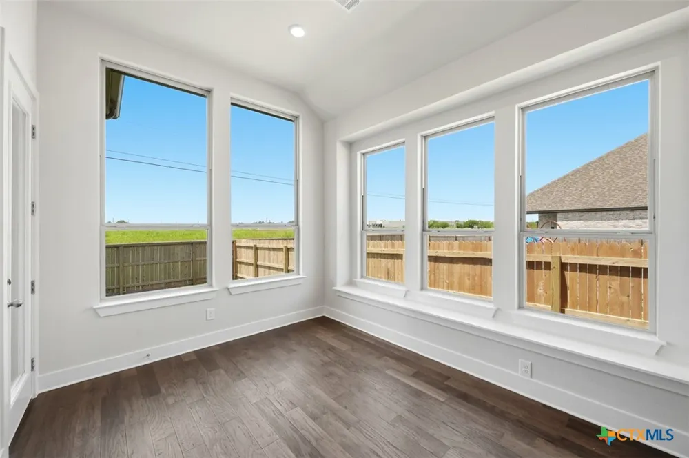 255 White Oak Castroville, TX 78009