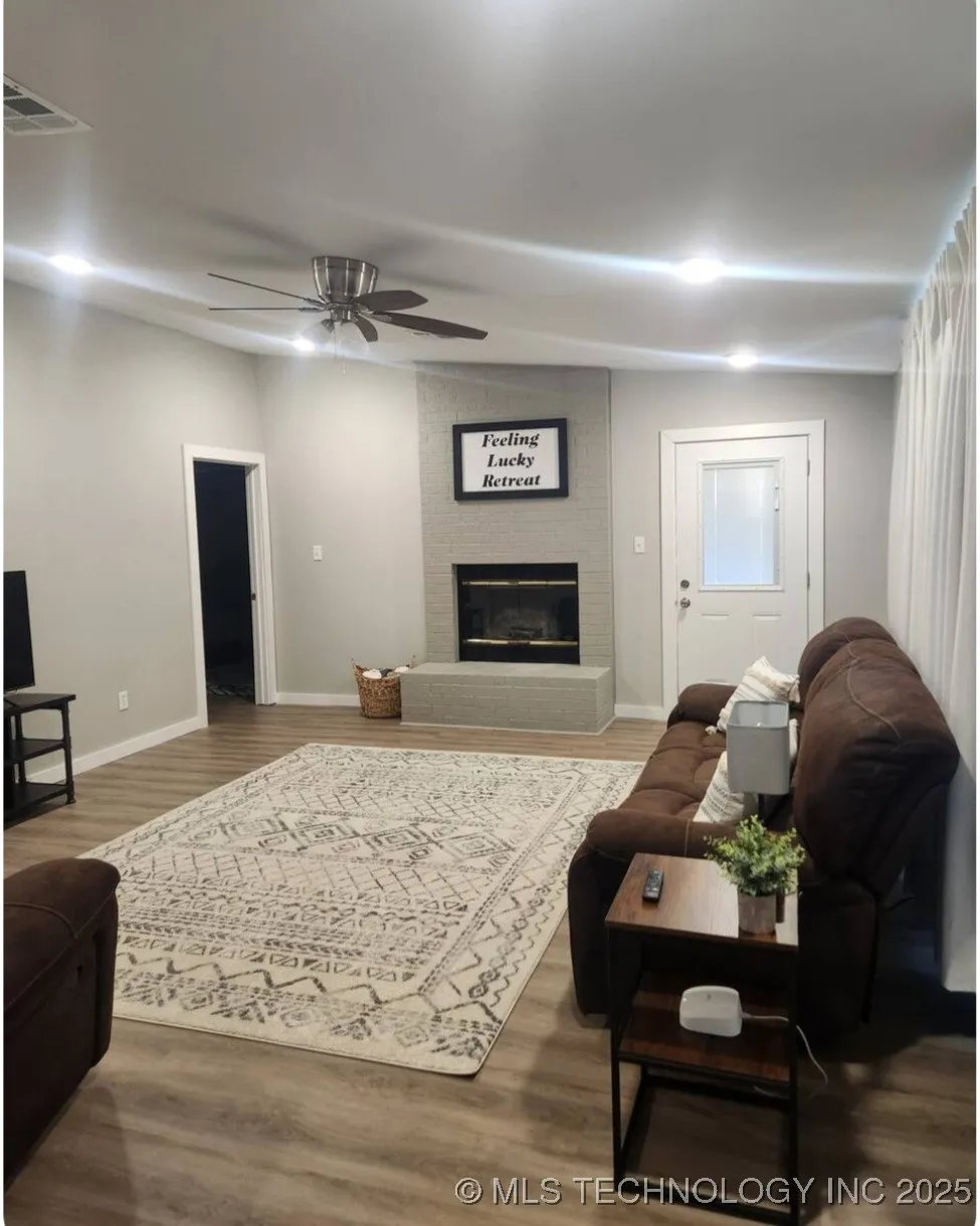 907 S McKinley Calera, OK 74730