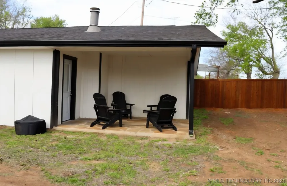 907 S McKinley Calera, OK 74730