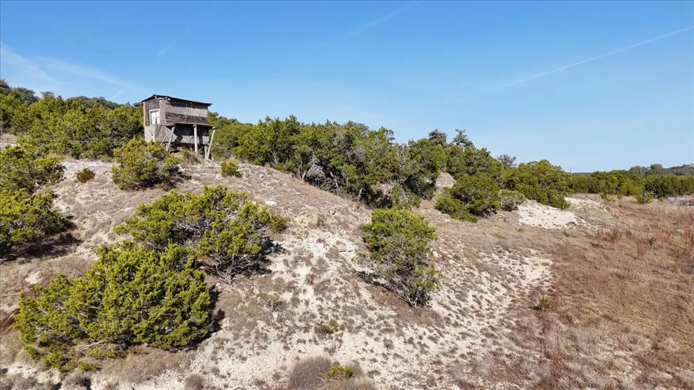 445 E Skyline Acres Wimberley, TX 78676