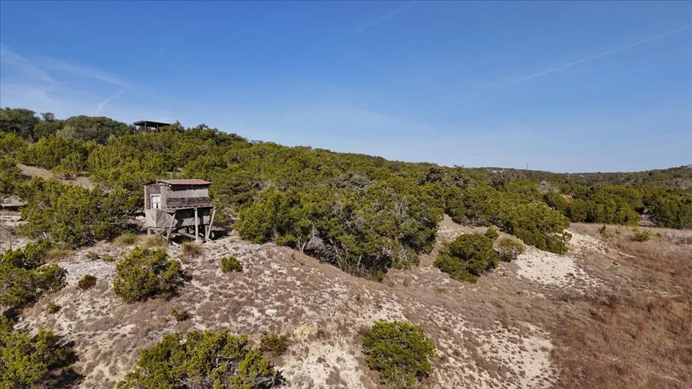 445 E Skyline Acres Wimberley, TX 78676