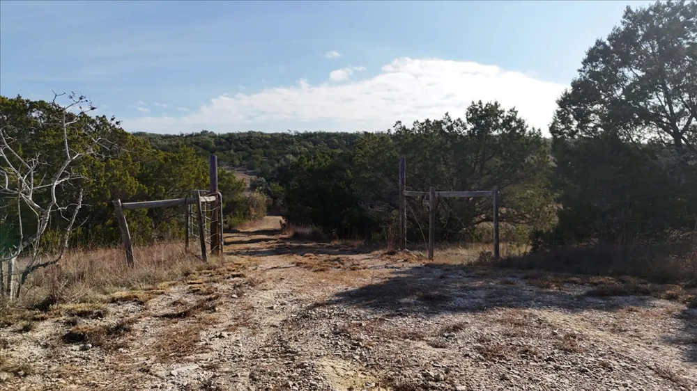 445 E Skyline Acres Wimberley, TX 78676
