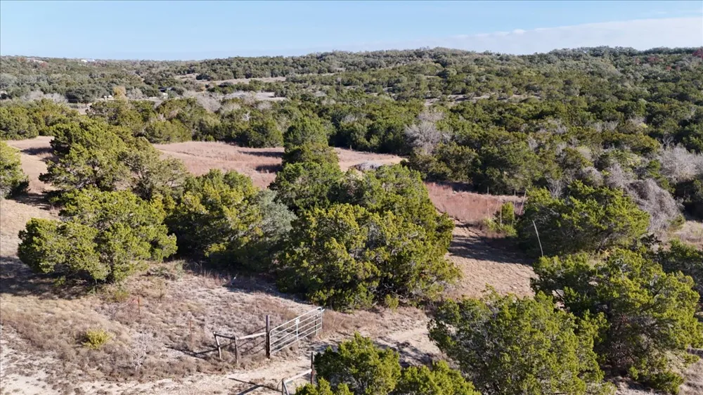 445 E Skyline Acres Wimberley, TX 78676
